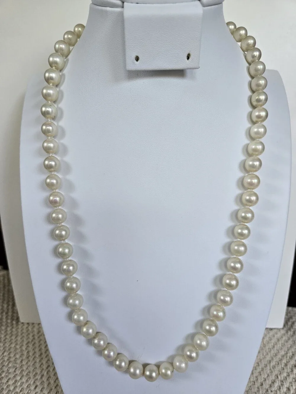 N-133- White Faux Irradescent Pearl Necklace